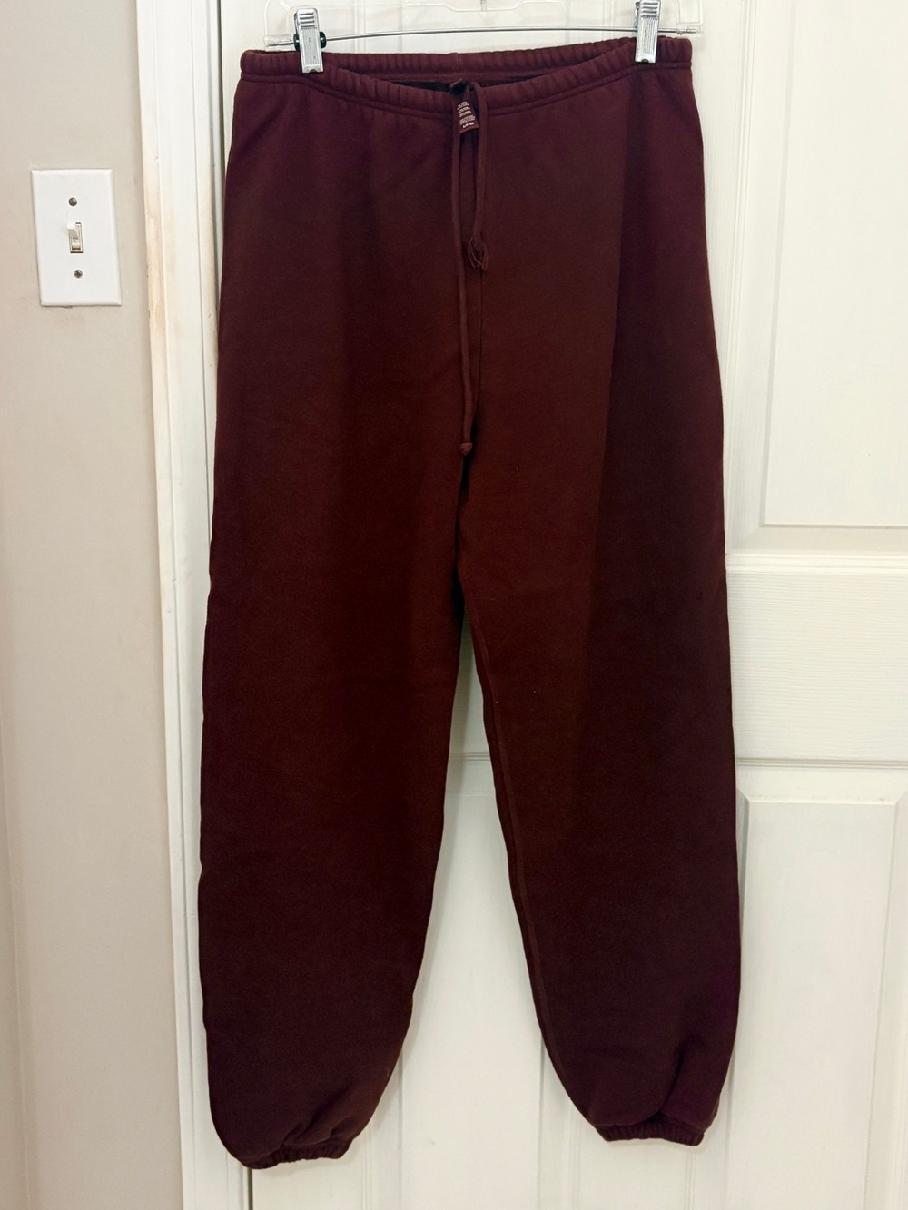 SKIMS Jogger Sweatpants in Burgundy